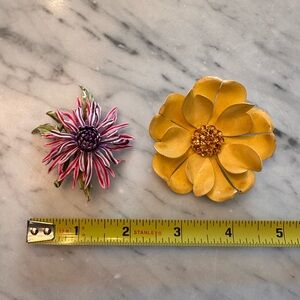 Vintage Floral Brooch Set in Yellow and Pink metal